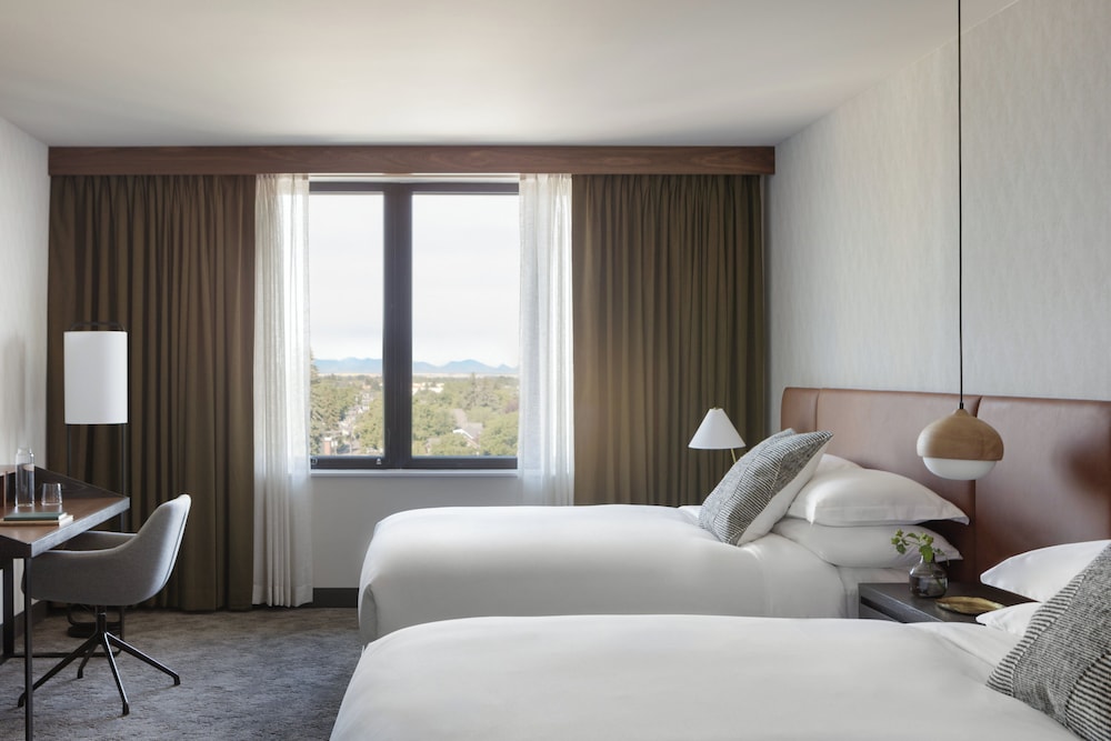 Room, 2 Queen Beds, Downtown View
