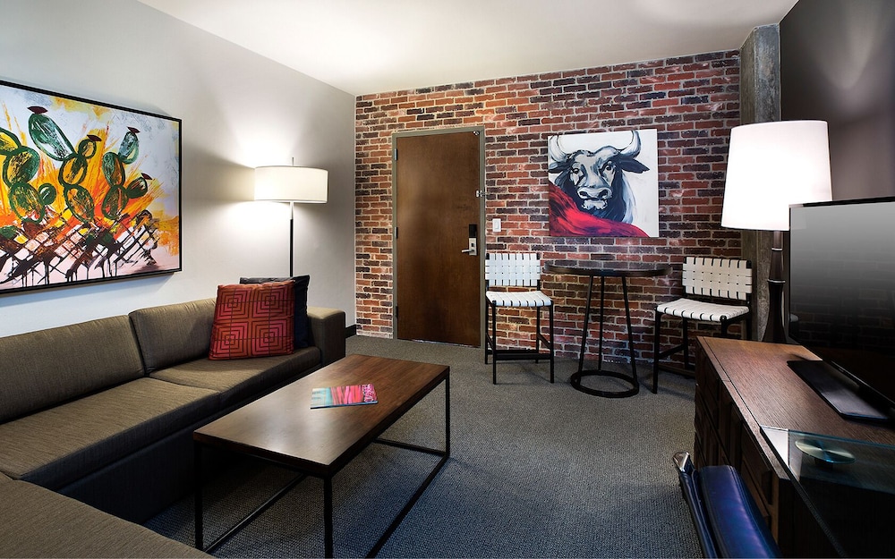 The Hotel Contessa 48/62