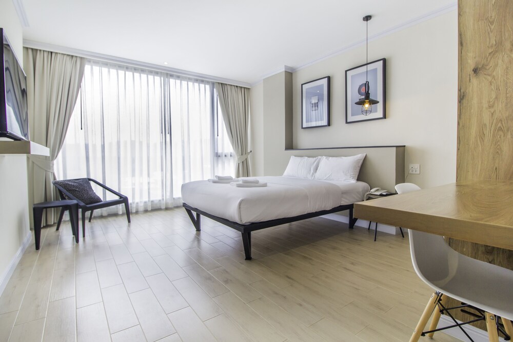 PLUS, STUDIO, DOUBLE BED