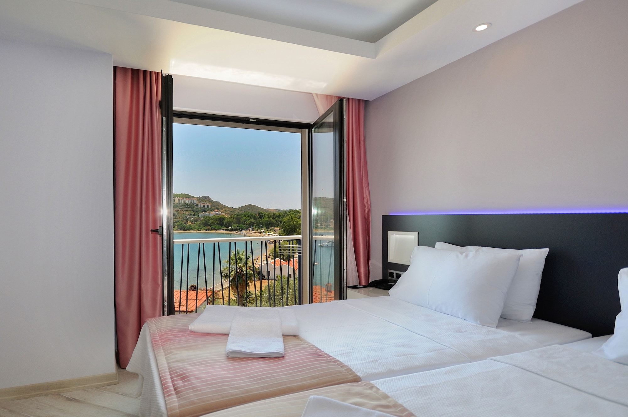 Room, Queen Bed, Sea View