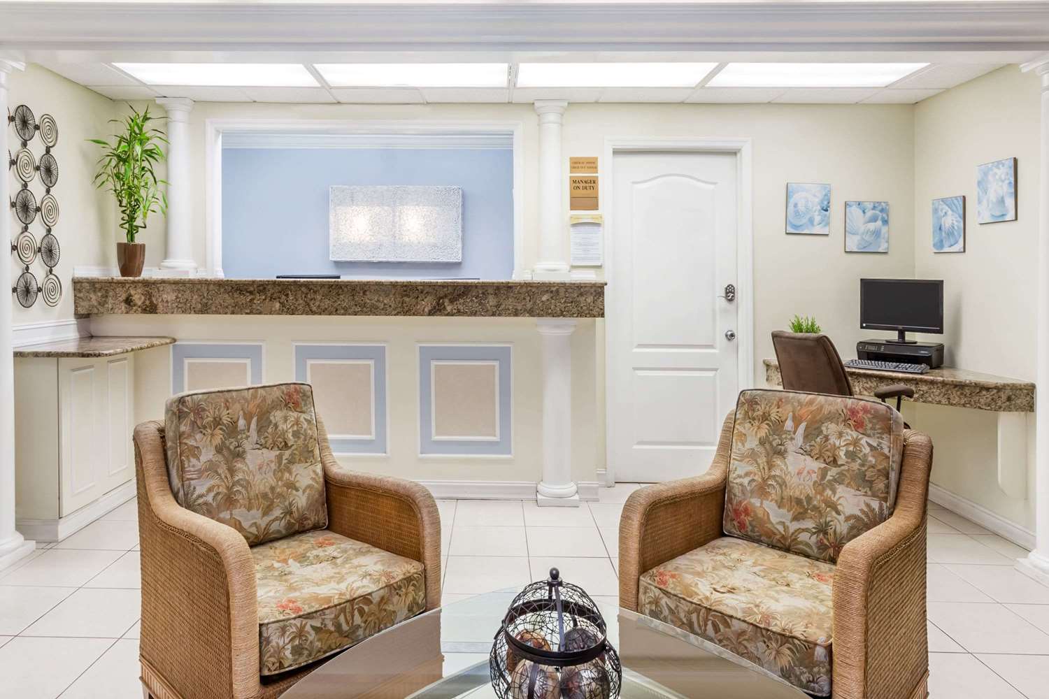 Days Inn by Wyndham Fort Myers Springs Resort 24/43