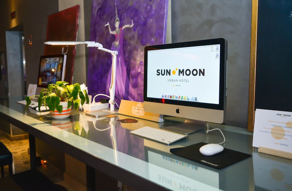 SUN & MOON, Urban Hotel 60/66