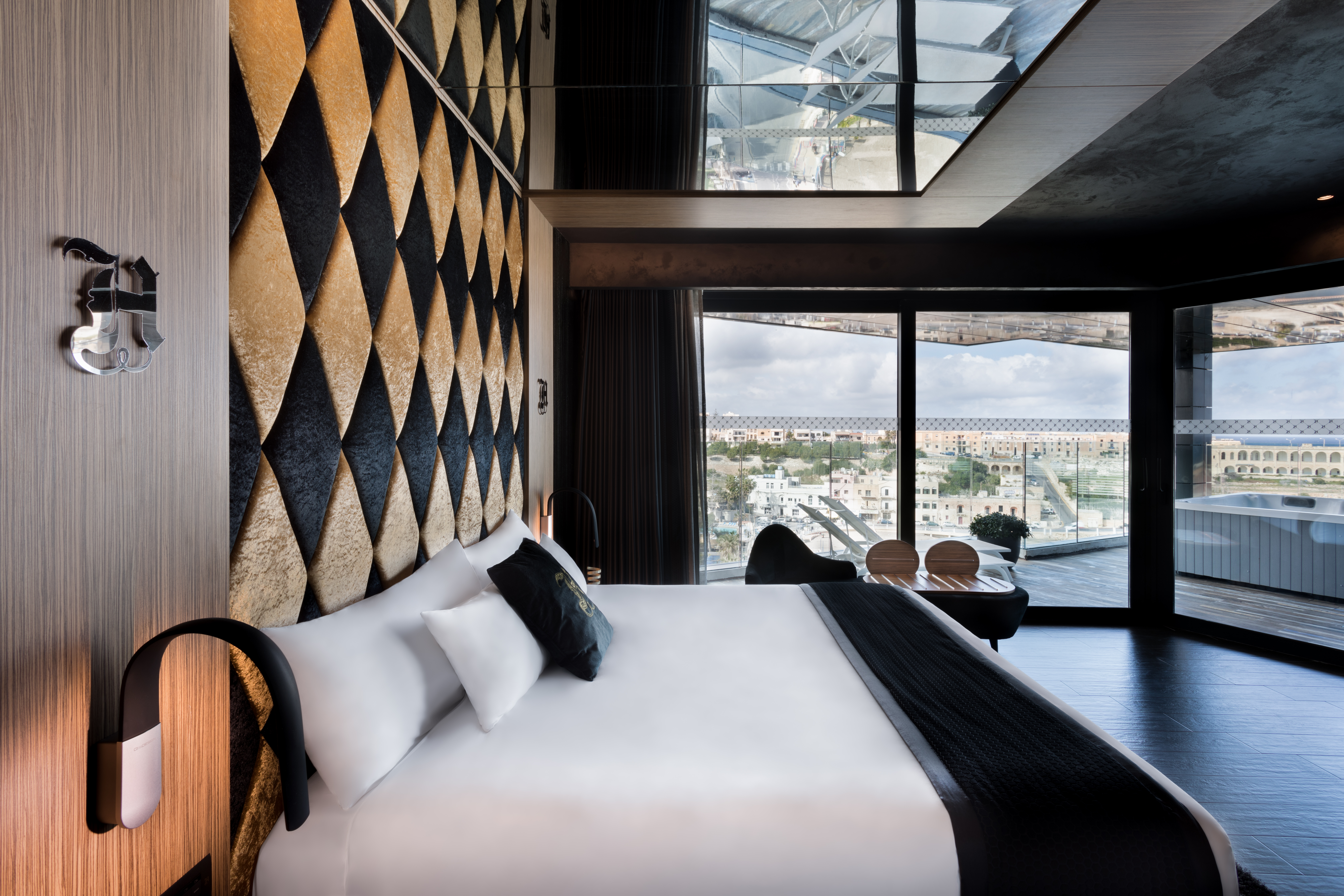Signature, Suite, Sea Front, Corner