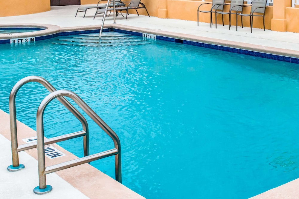 Comfort Suites Lake City 25/50