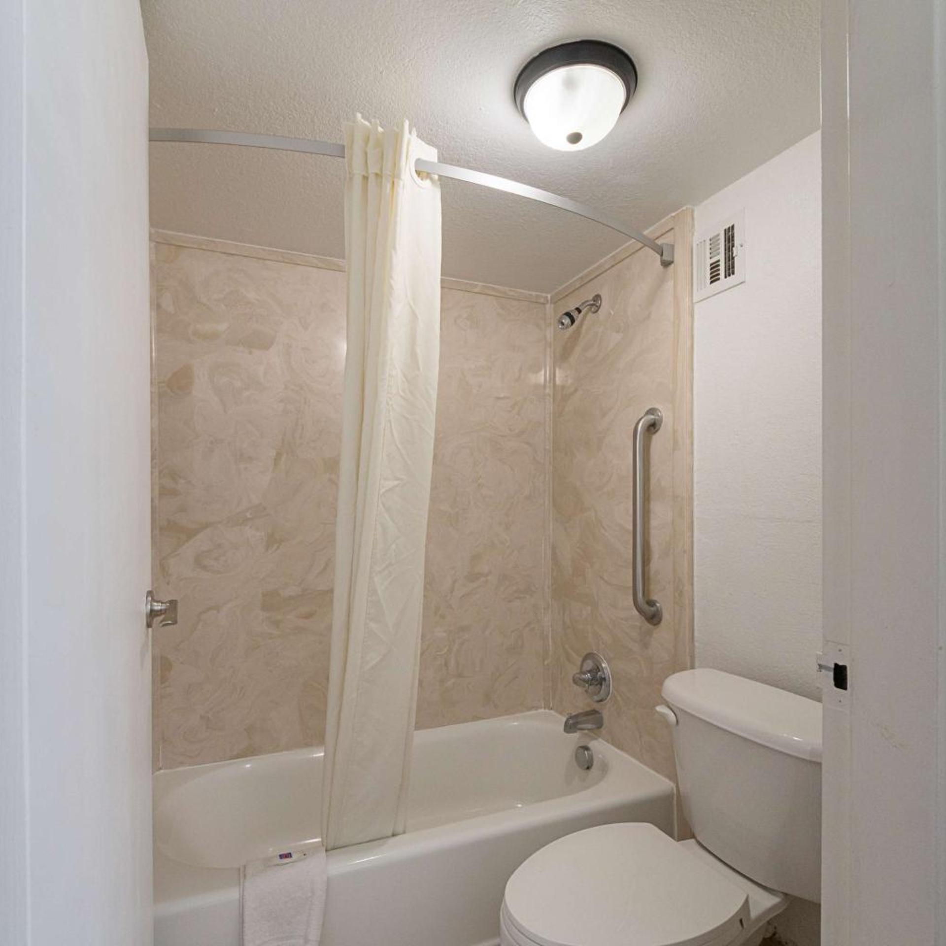 غرفة بسرير كينج لذوي الإعاقة، Motel6 San Antonio, TX - I-10 West 6/9