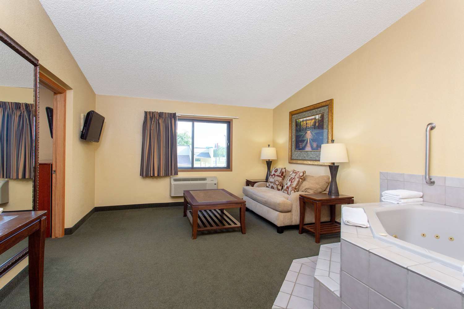 Americinn By Wyndham West Bend 40/40