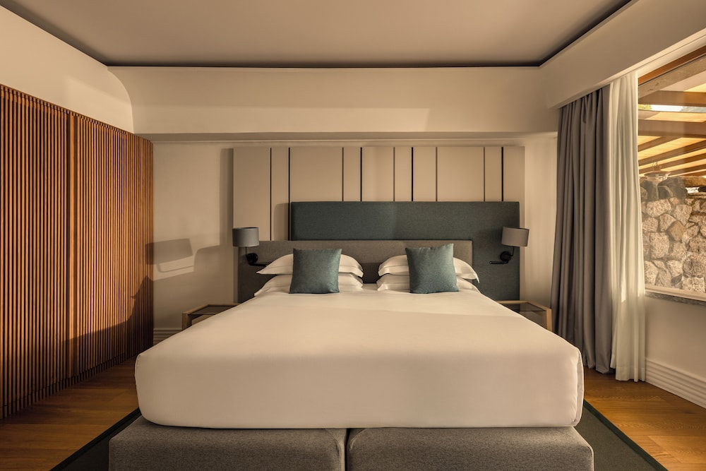 DELUXE, DOUBLE BED, SEA VIEW