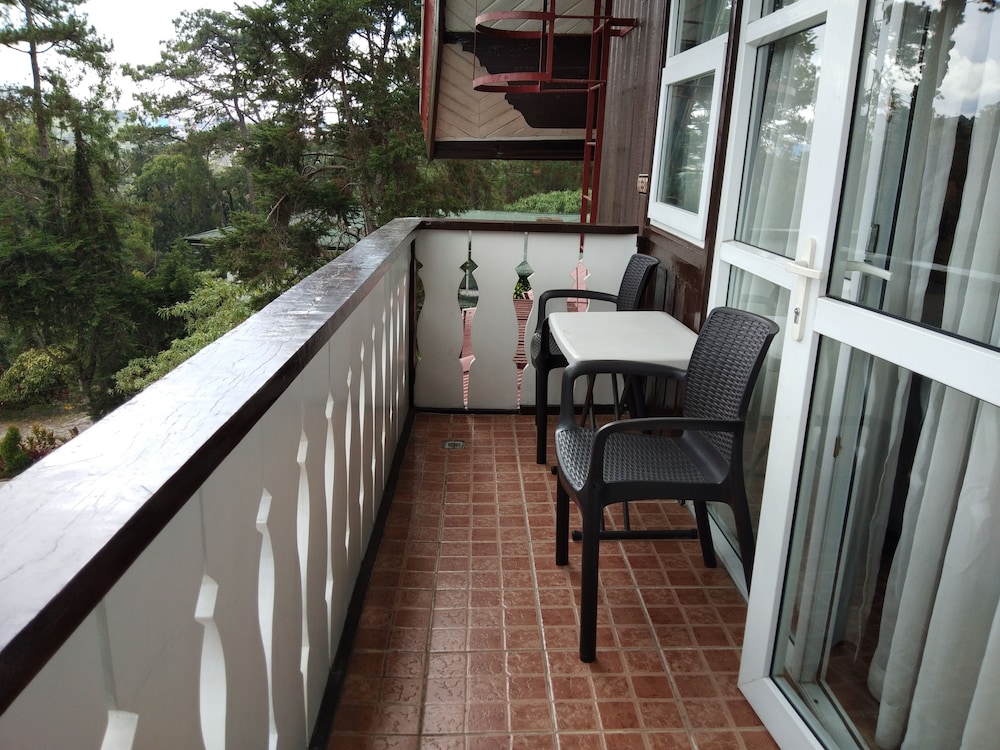 Safari Lodge Baguio By Log Cabin Hotel 4/76