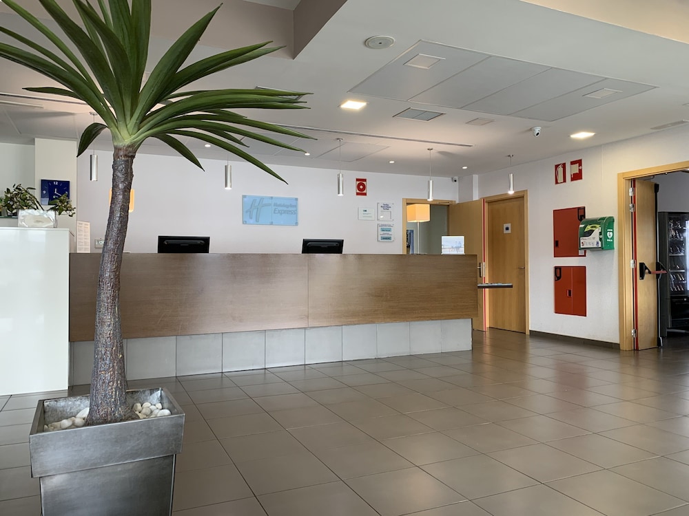 HOLIDAY INN EXPRESS VITORIA 9/43