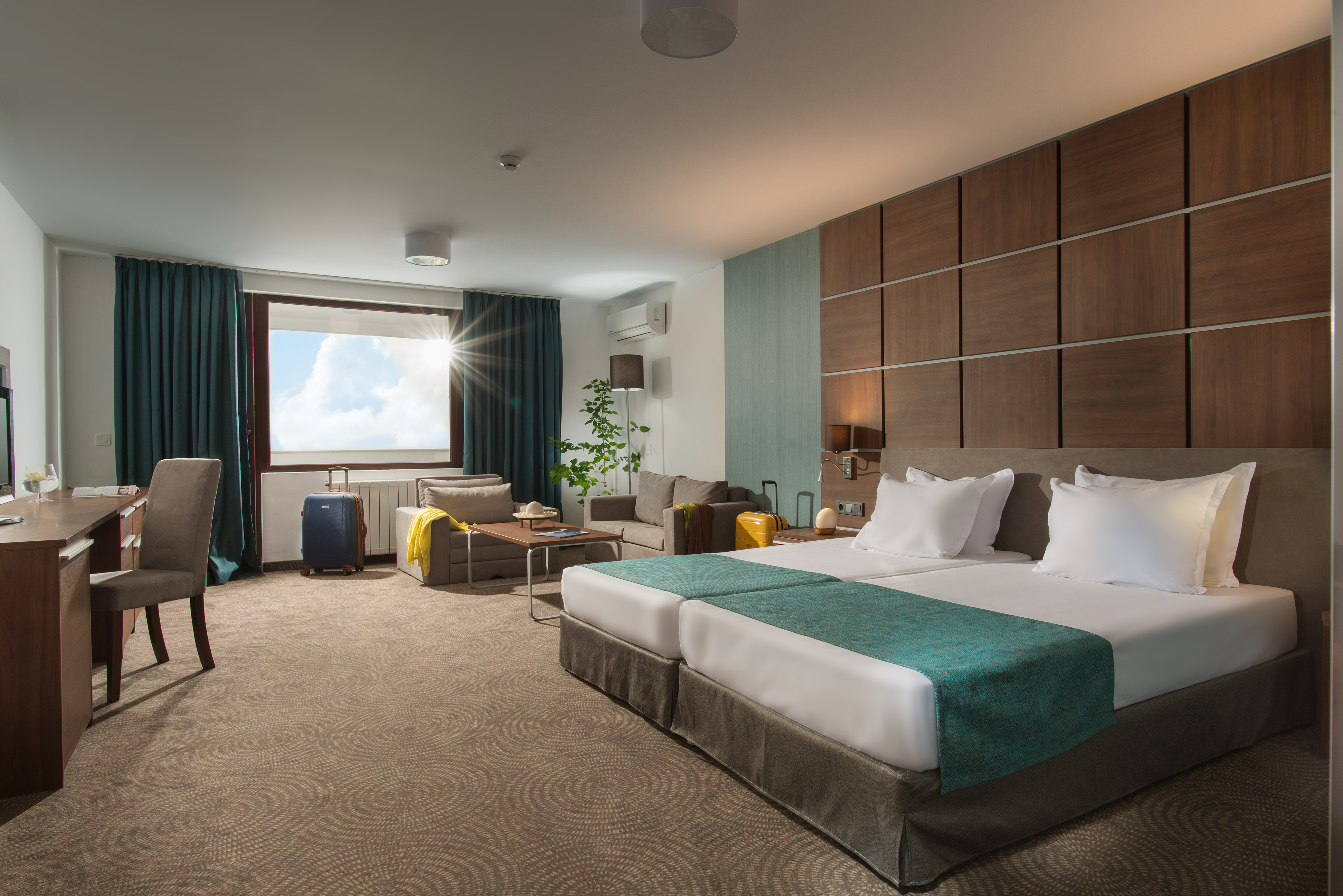 ROOM, DOUBLE BED