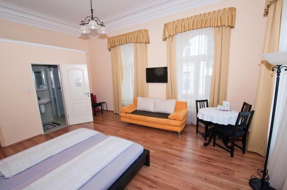 K&T Boardinghouse 12/28