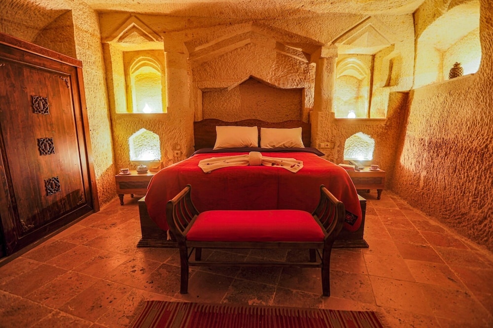 HONEYMOON, DOUBLE BED