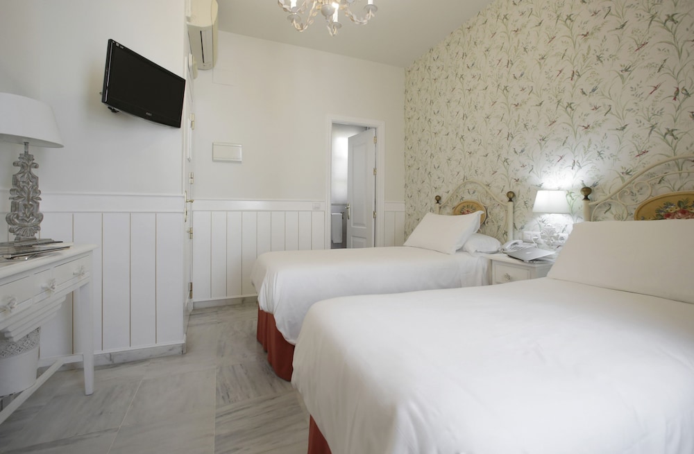 Basic Hotel Puerta de Sevilla 16/54