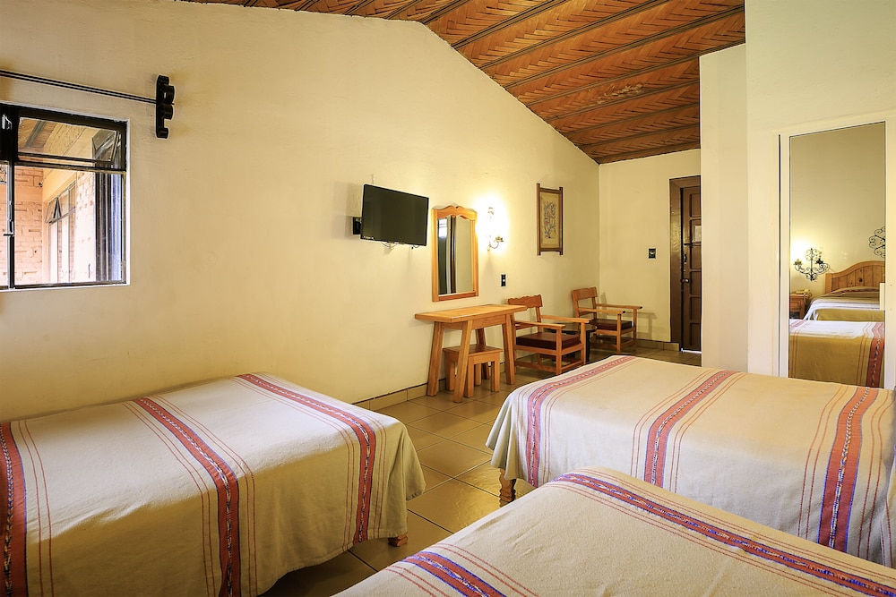 Hotel Pie de la Sierra 12/50