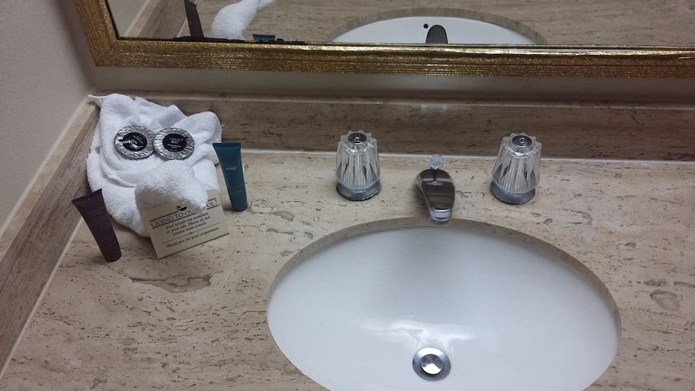 Imperial Swan Hotel Suites 16/38