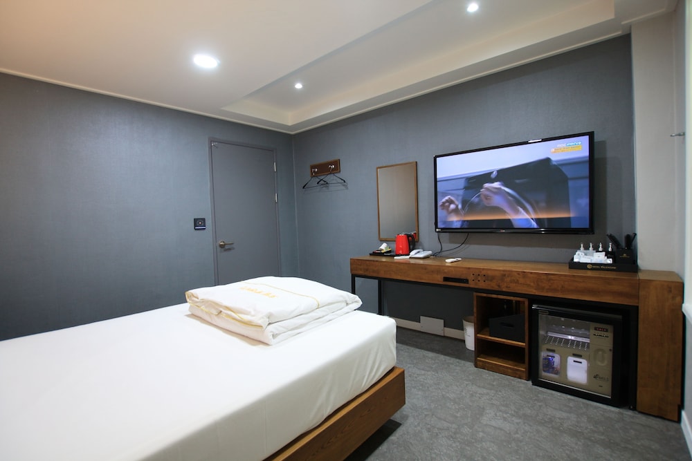 Valentine Hotel 15/47