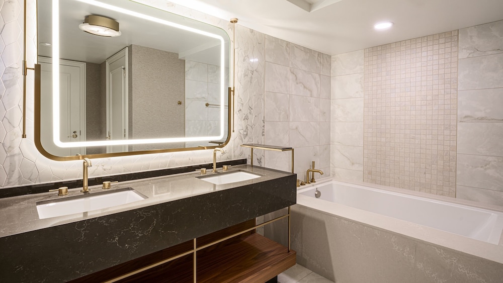 Tribune, Suite, 2 Double Beds, Ocean Tower