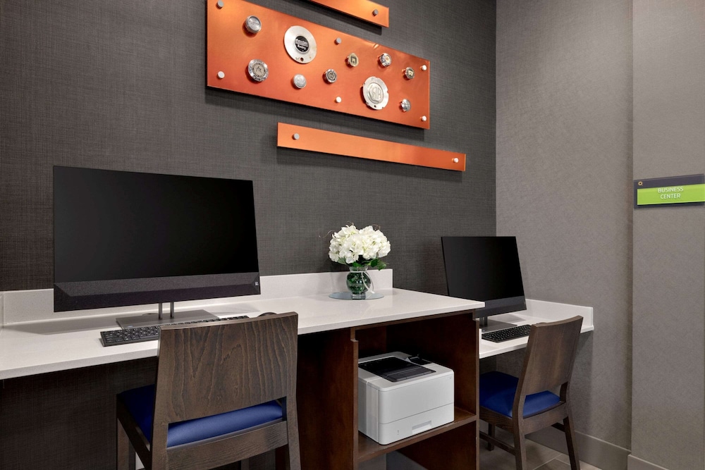 La Quinta Inn and Suites by Wyndham Braselton 47/60