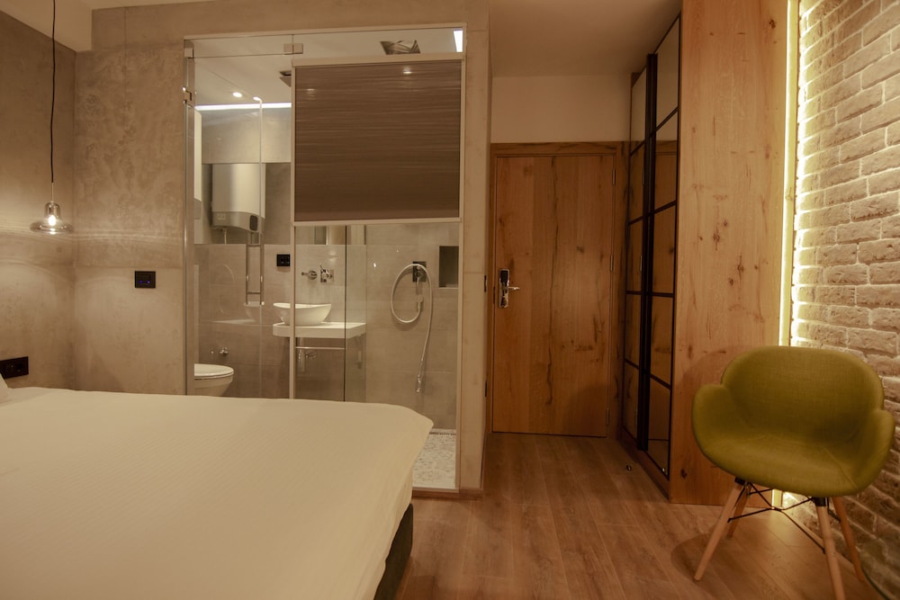 Level Luxury Suites 27/55