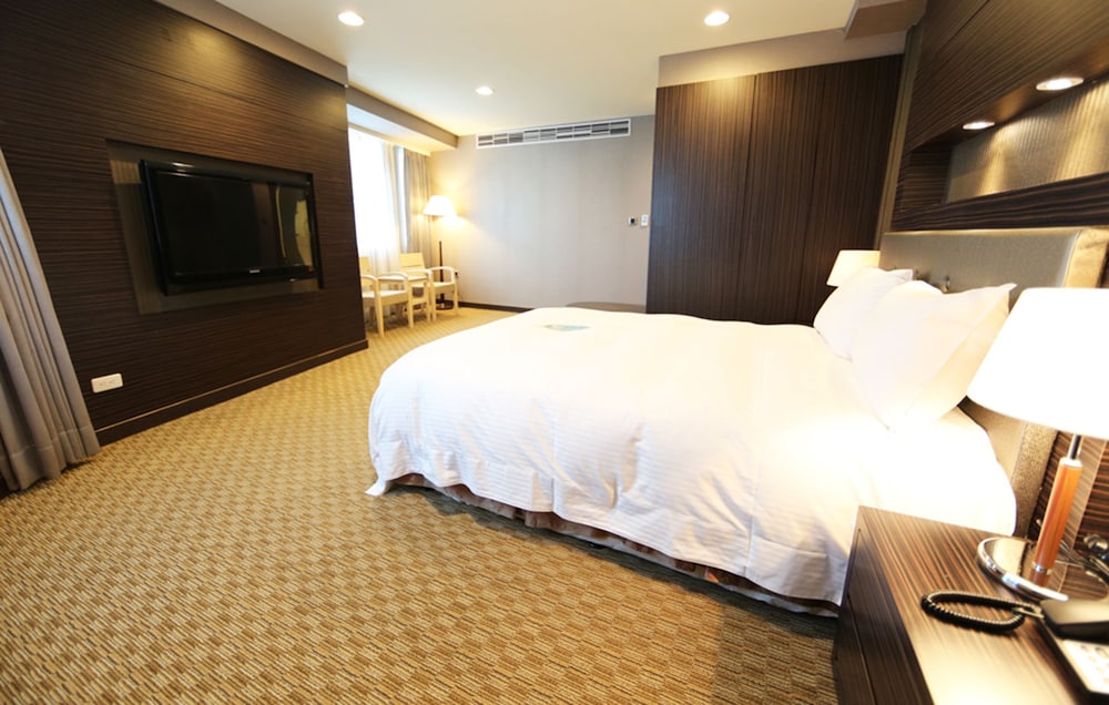 Grand Earl Hotel 20/48