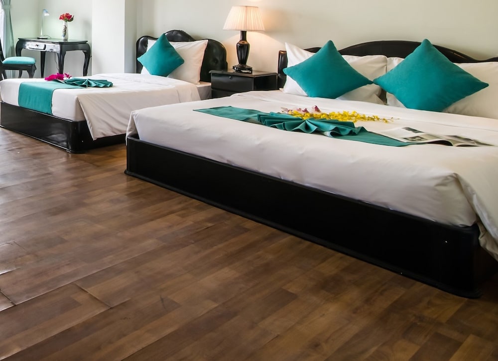 The Sunriver Boutique Hotel 10/22