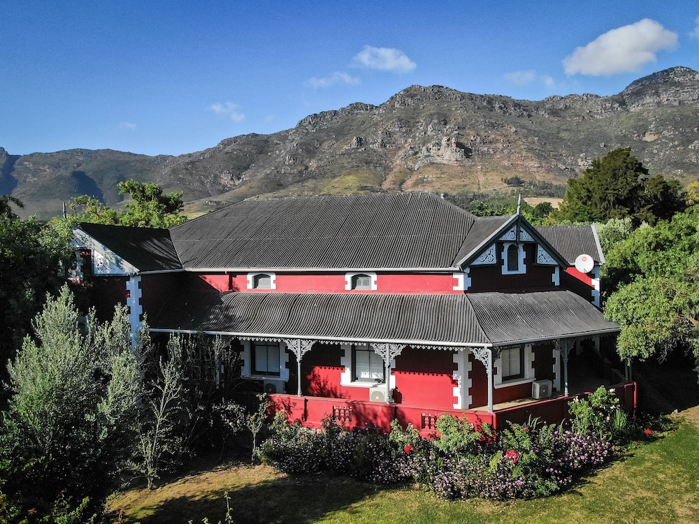 Ruby Rose Country House 2/47