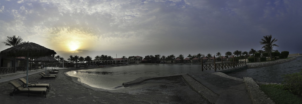 Al Bander Hotel & Resort 20/50