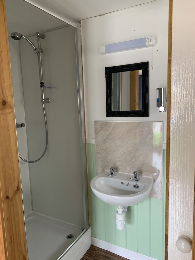1 Loch Ness Hostel 39/45