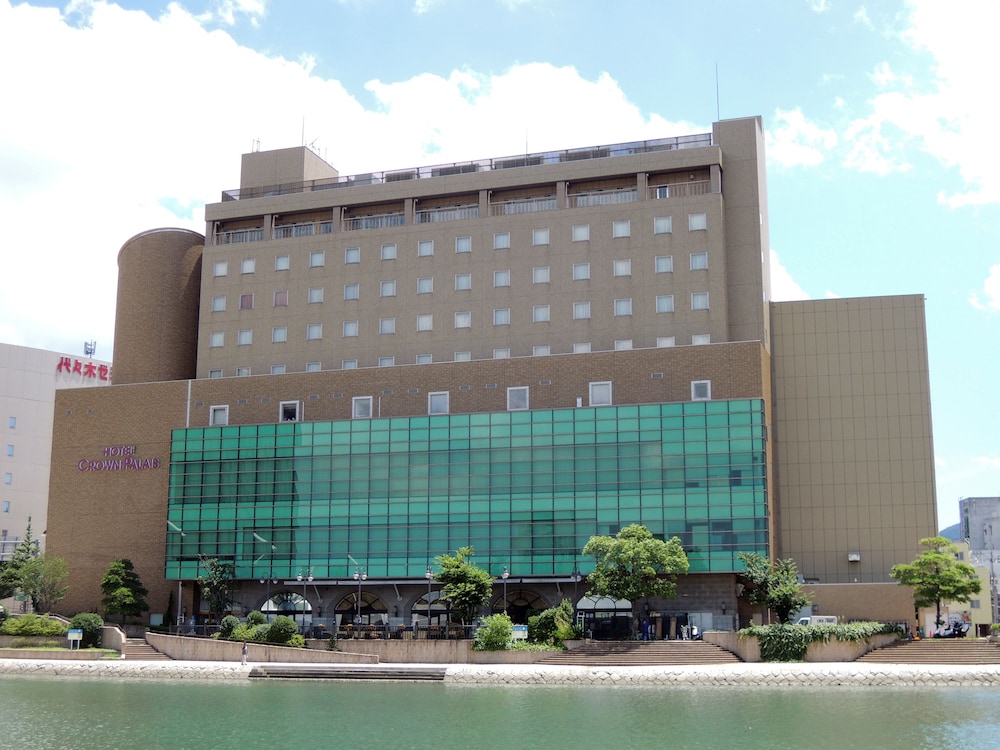 Crown Palais Kokura 2/56
