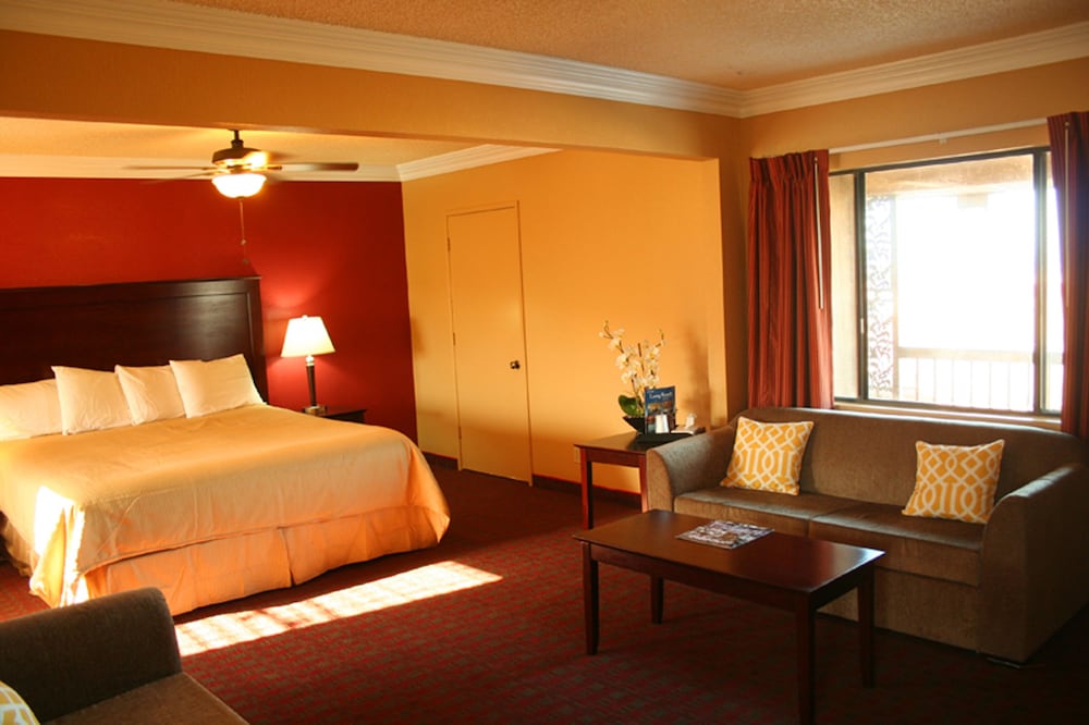 Pacific Inn And Suites 14/50