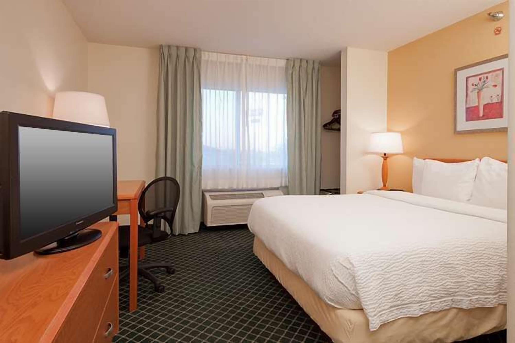 Room, Queen Bed, Wingate By Wyndham Sioux City 5/8