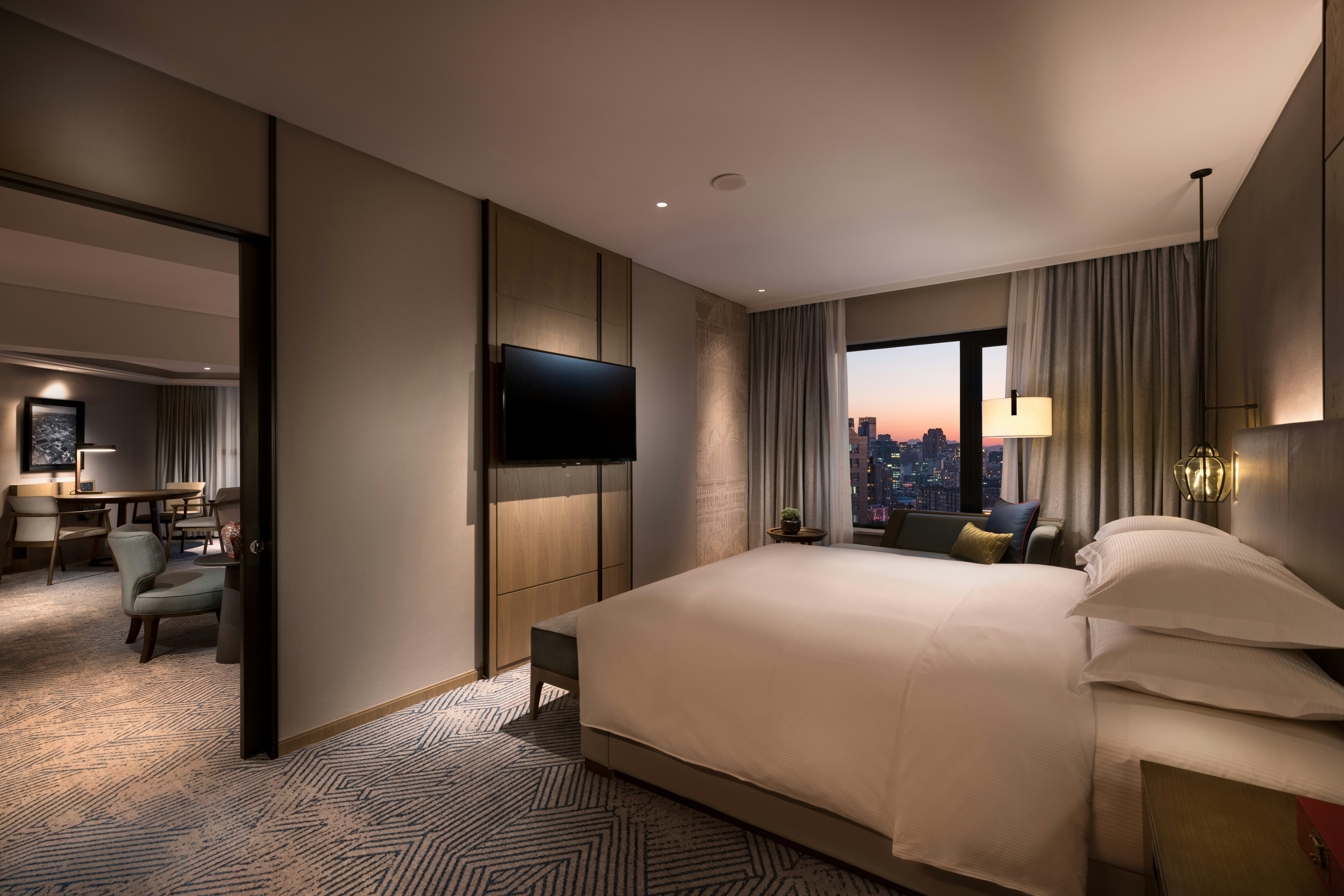 PREMIER, SUITE, KING BED