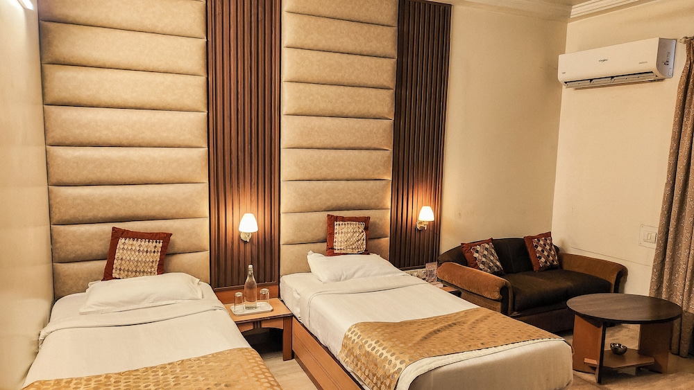غرفة تنفيذية بسرير مزدوج بإطلالة على المدينة، HOTEL ROYAL PALACE 2/6