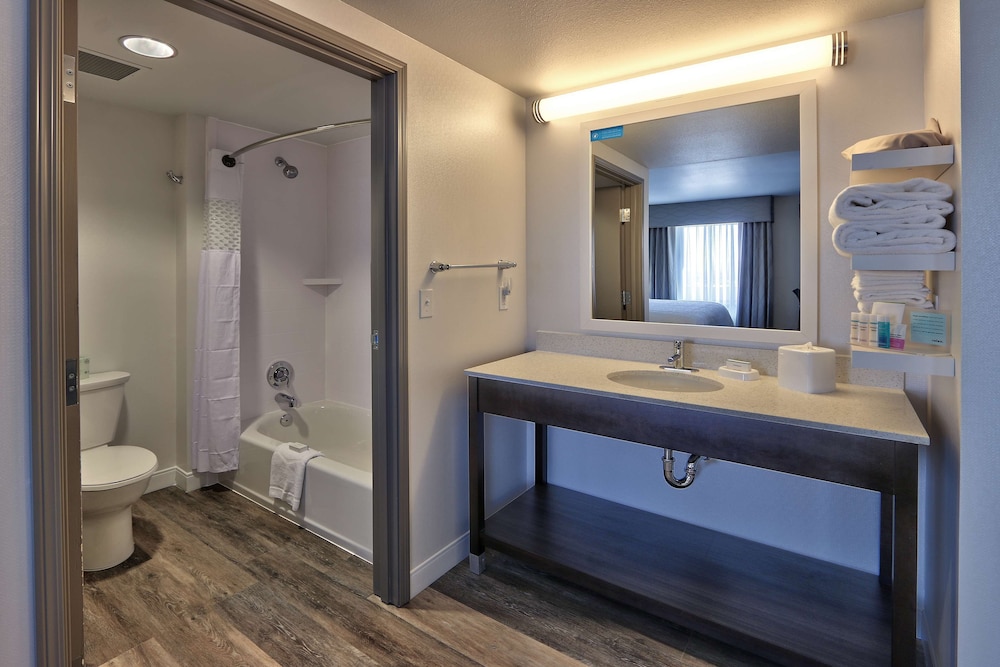 Hampton Inn Suites Albuquerque Airport 23/54