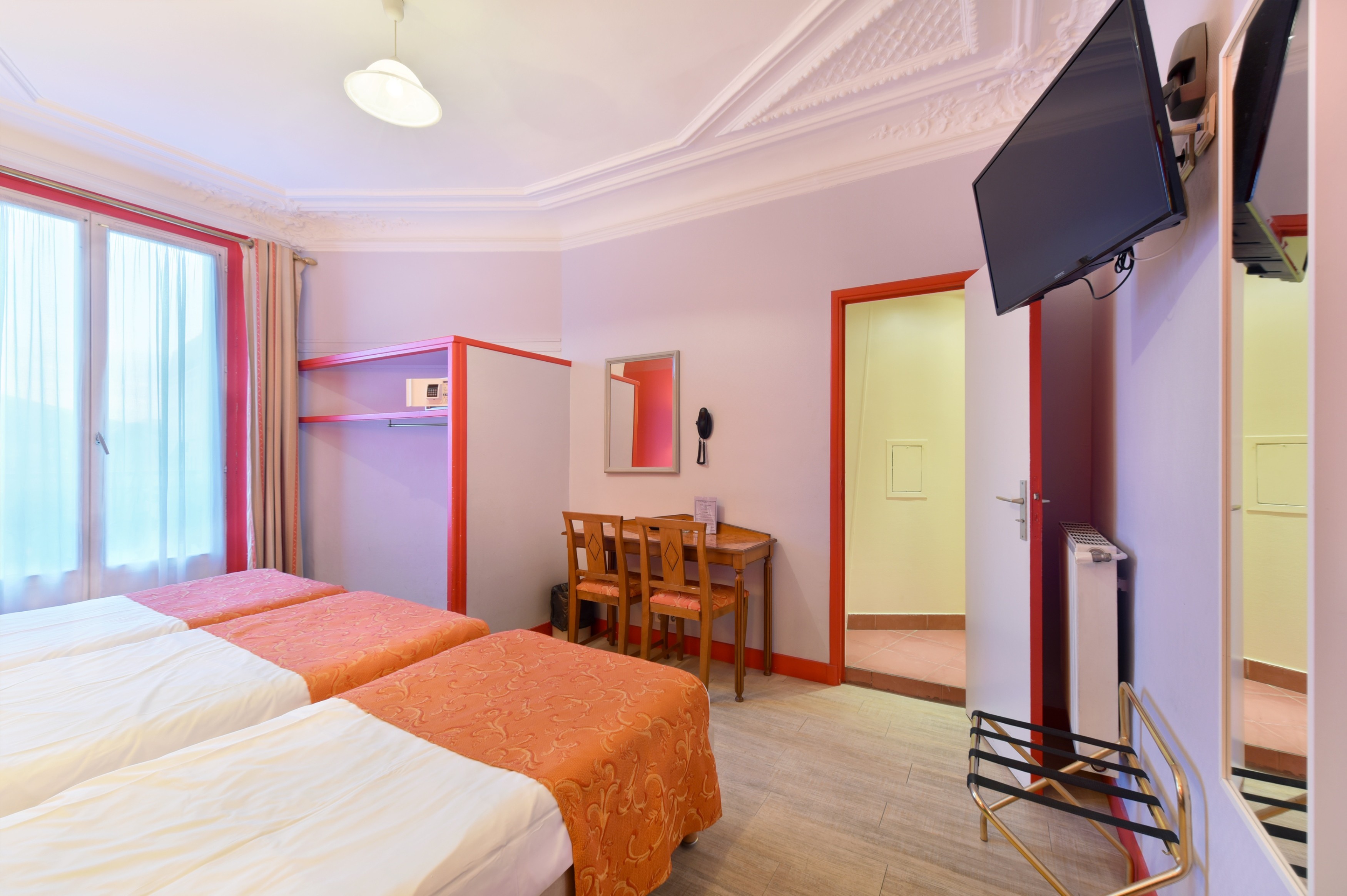 غرفة ثلاثية، Hotel Richmond 2/5