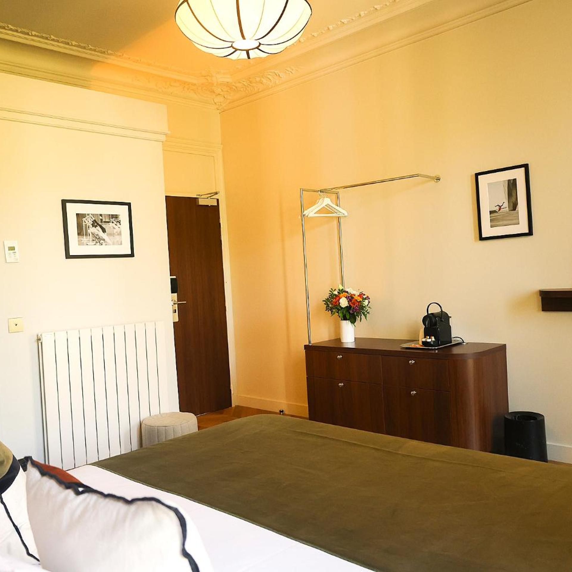 Deluxe, King Bed