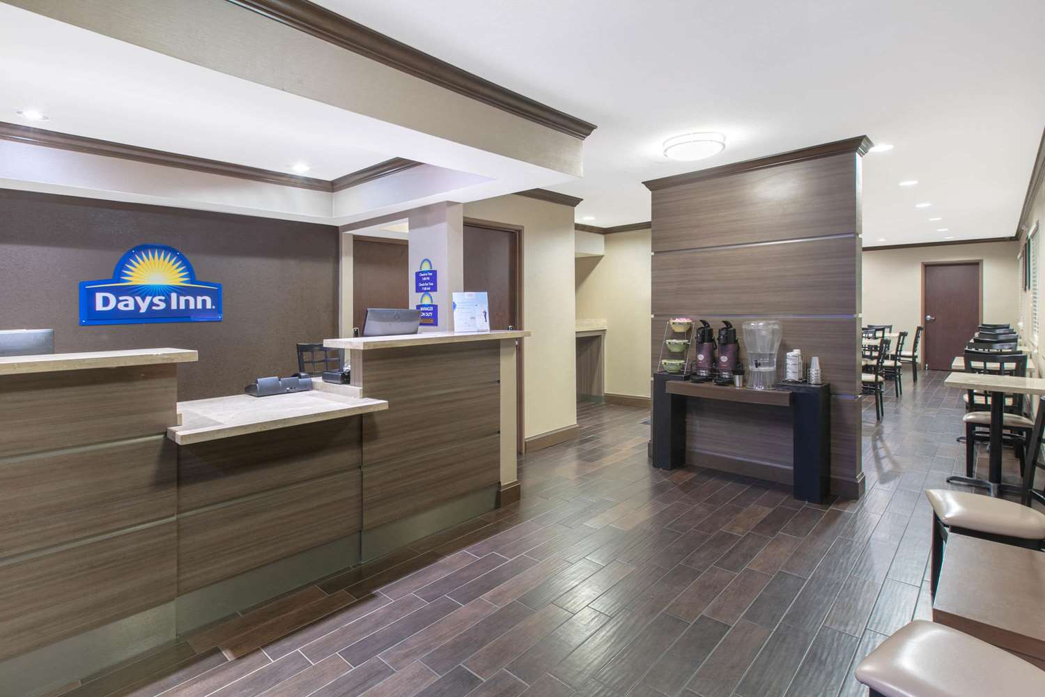 Days Inn Suites By Wyndham Arlington Near Six Flags 3/26