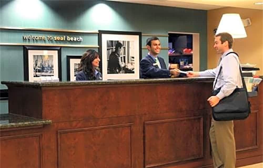 Hampton Inn Suites Seal Beach 7/32