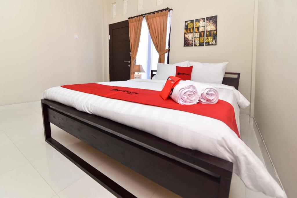 Reddoorz Plus Near Jalan Imam Bonjol Denpasar 17/28