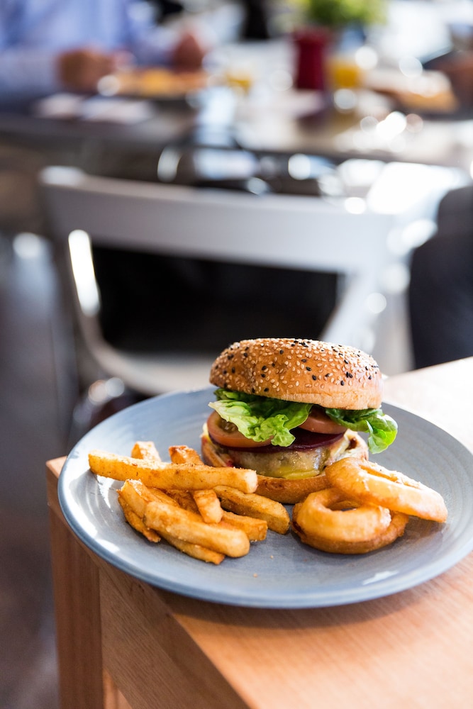IBIS SYDNEY DARLING HARBOUR 48/68
