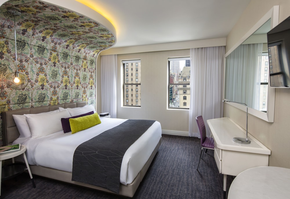 GOLD, KING BED