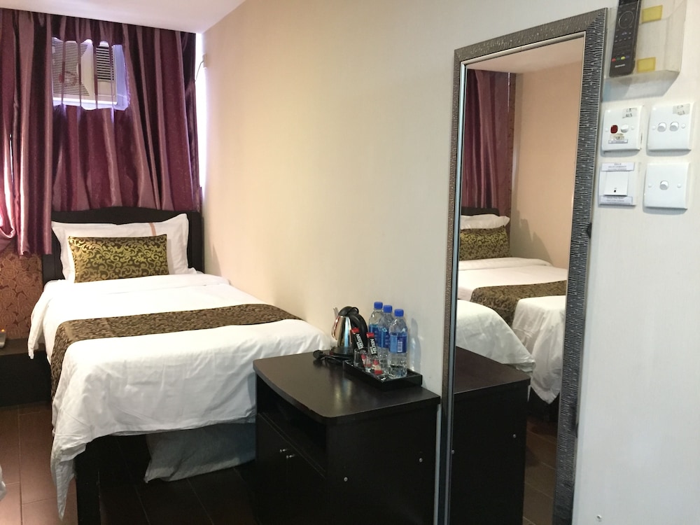 California Hotel 50/50