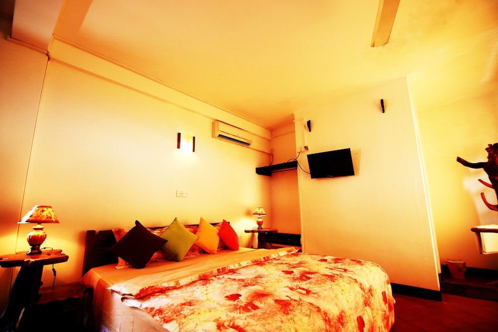 Mahaweli Regent Hotel 9/42