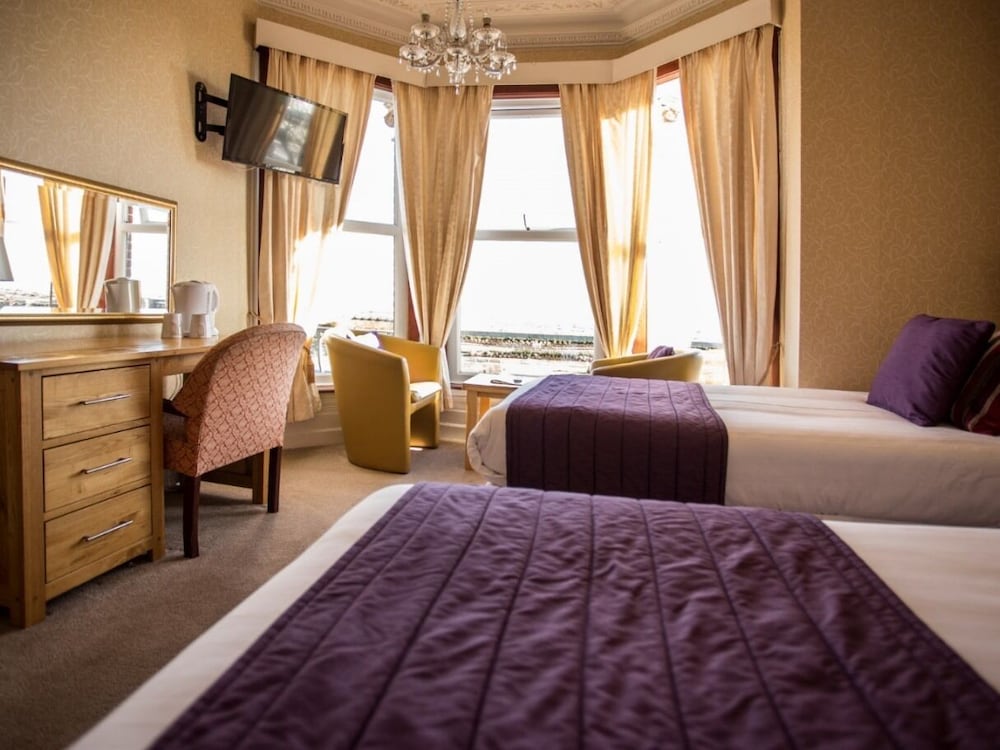 Furzedown Hotel 40/74