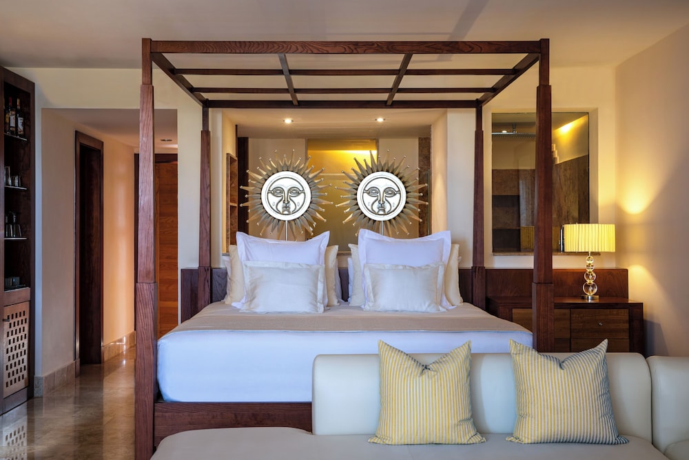 Excellence, Club, Junior Suite, King Bed, Pool View
