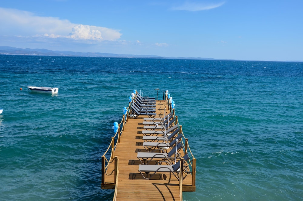 Lopera Beach Hotel 43/50