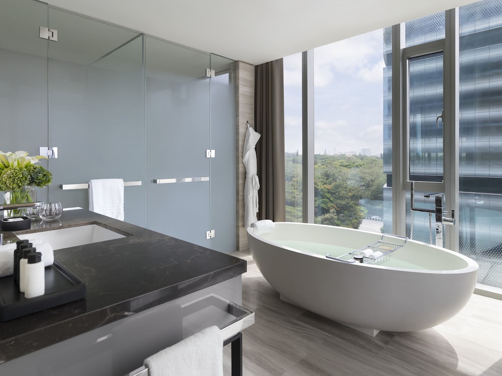 Four Seasons Hotel Bengaluru At Embassy One 24/75