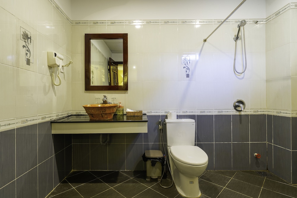 Golden River Hotel 44/46