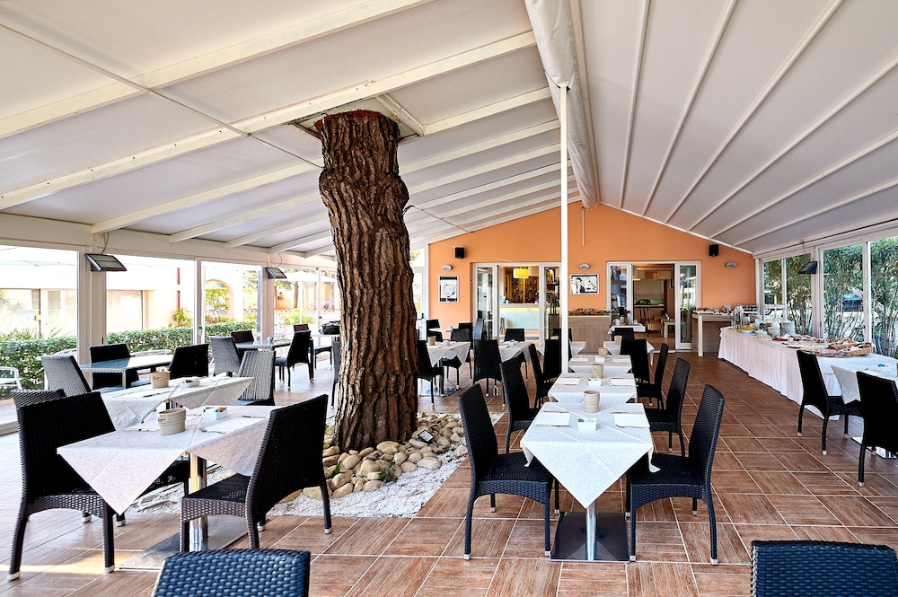 Varo Village Hotel 30/39