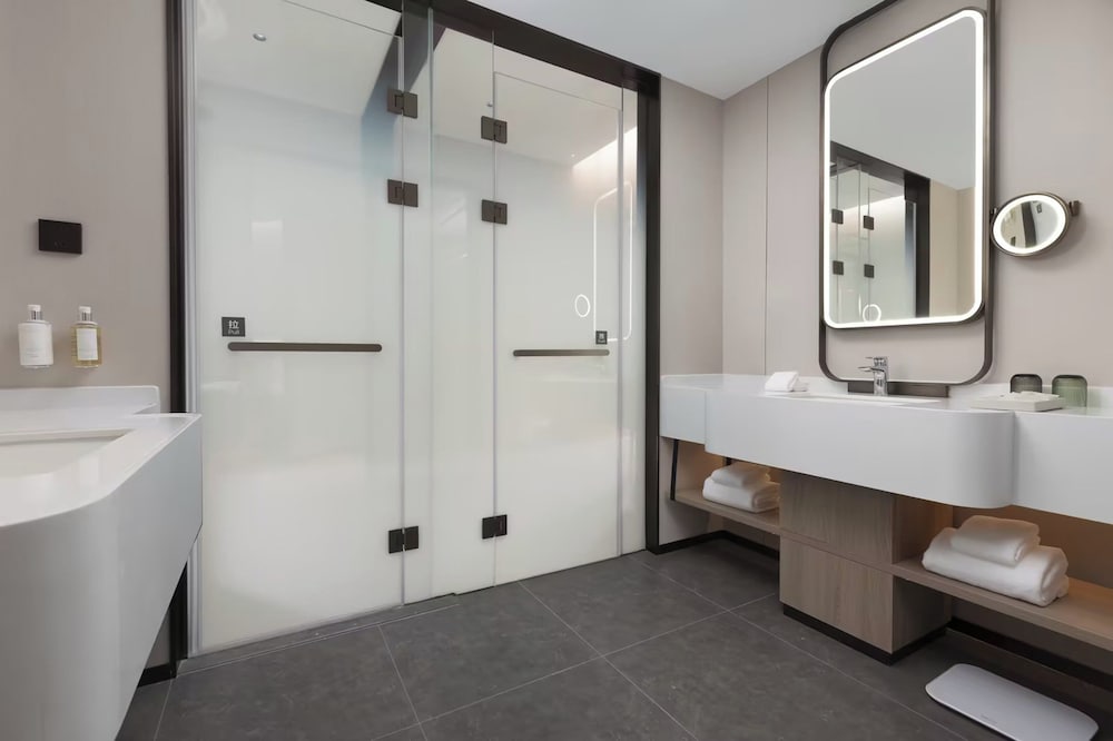 Holiday Inn Hotel & Suites Shanghai Changfeng by IHG 49/50